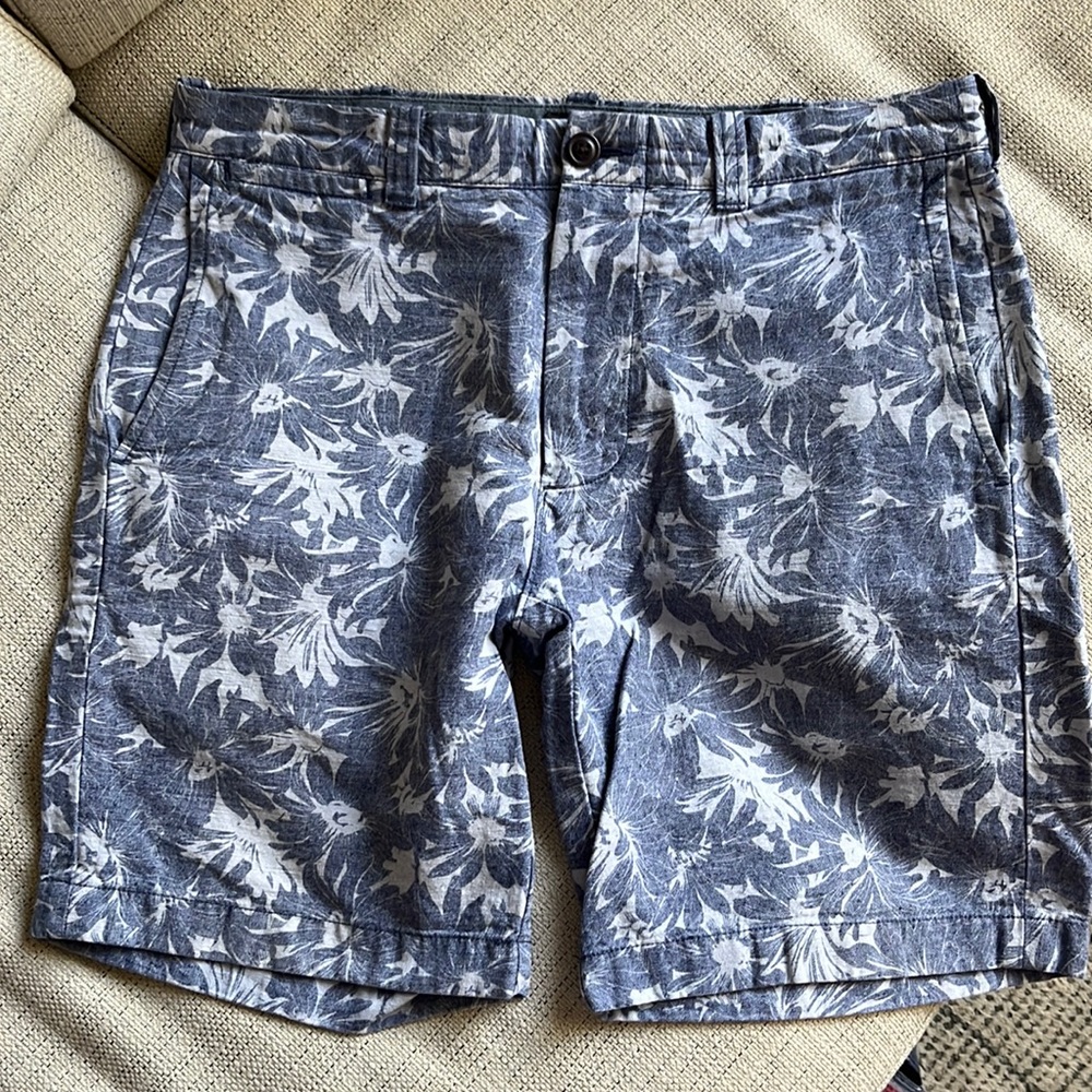Jcrew, Stanton Denim Chambray Print trendy short 31 x 9”